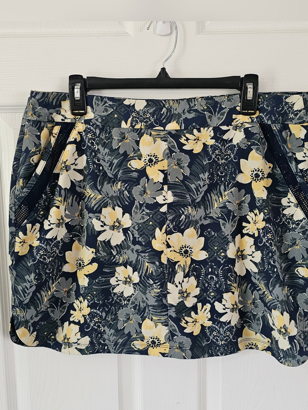 Women's DB Sunday Hawaiian floral athletic skirt size L EUC